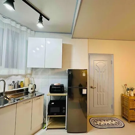 Stay Rock 樂 2 Room 3 Beds 3 Min From Ewha Univ Stn 首爾 外观 照片