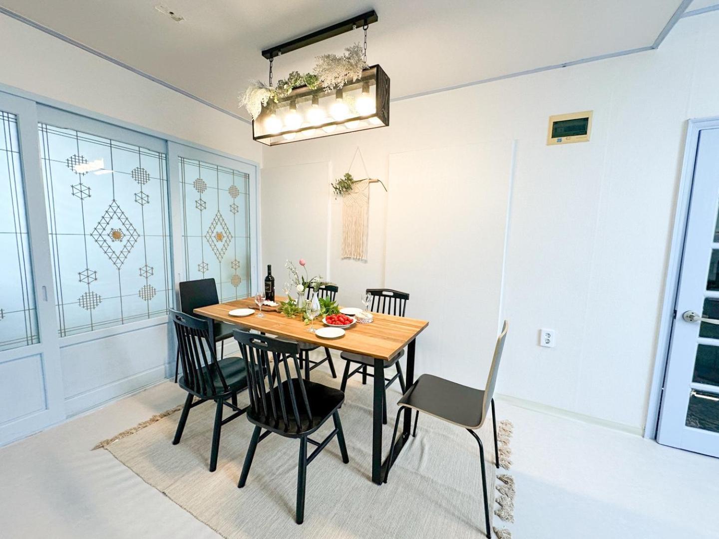 Rock 樂 2 3 Beds 3 Min From Ewha Univ Stn