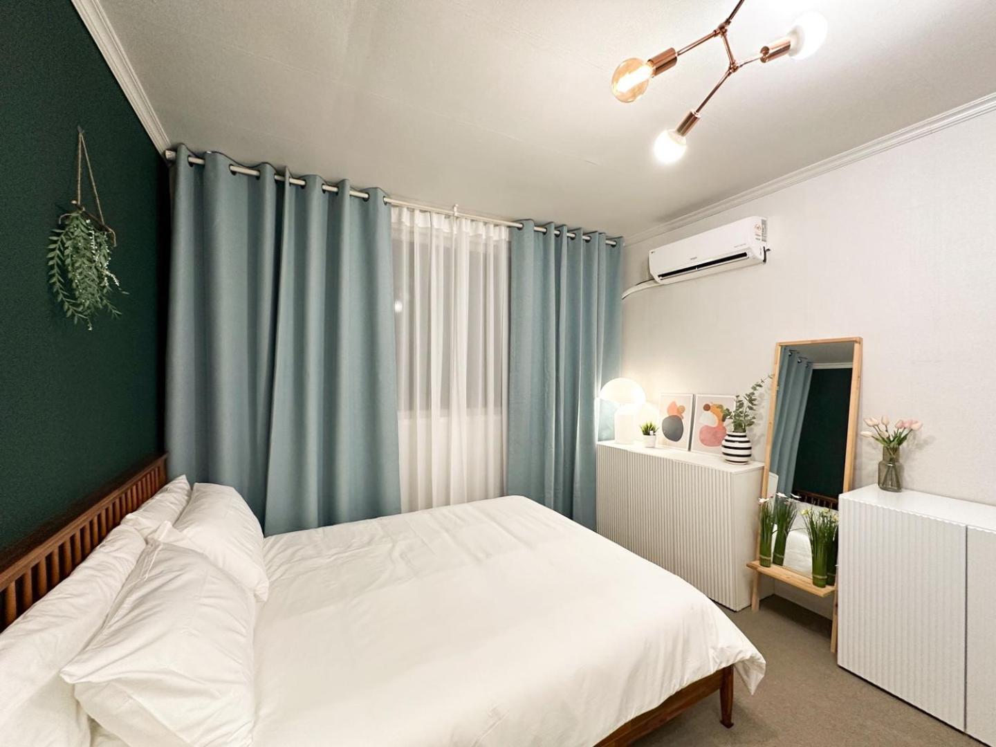 Rock 樂 2 3 Beds 3 Min From Ewha Univ Stn * Seoul